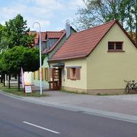 Bücherladen Nähe Dorfplatz